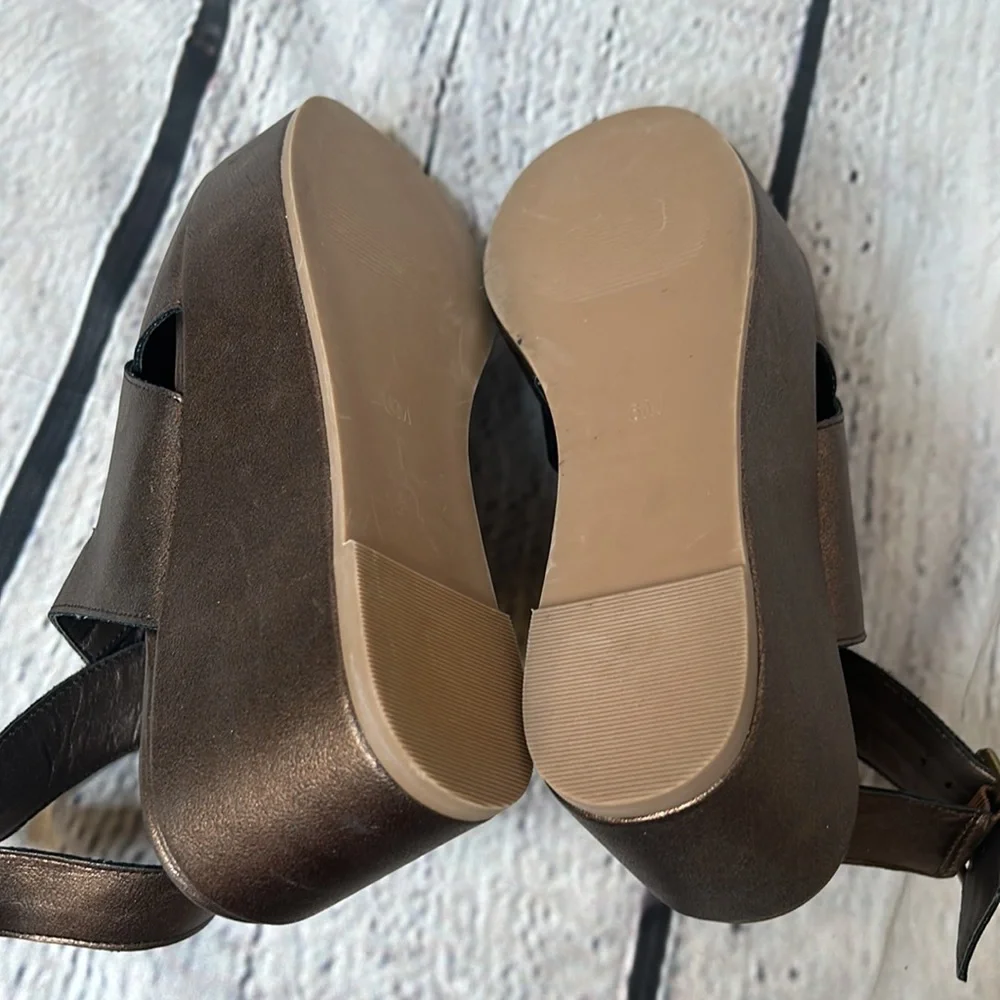 Coconuts by Matisse Metallic Bronze Brown Criss Cross Platform Sandal Size 6